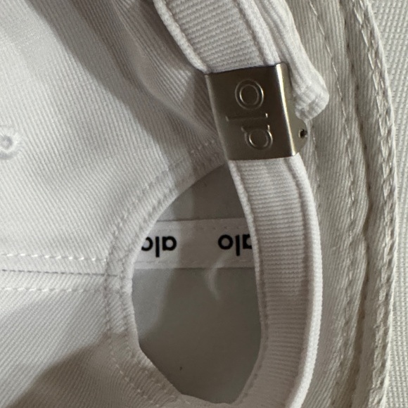 ALO Yoga White Cap with Black Logo - Picture 7 of 7